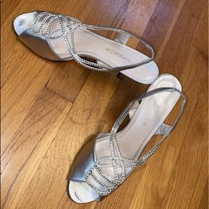 🌟 HOST PICK🌟 Beautiful caparro heels only worn one time!